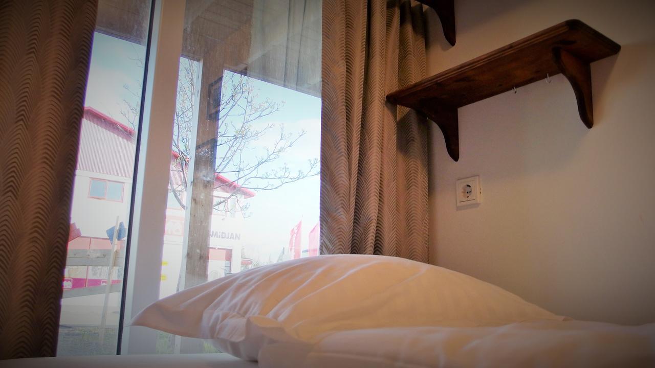 Husavik Hostel ภายนอก รูปภาพ